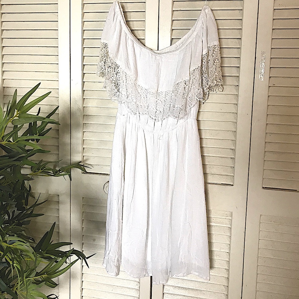 LUSH WHITE EYELET TIERED STRAPLESS MAXI DRESS LAR.